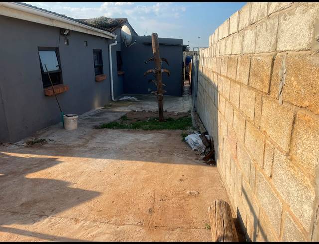 4 BEDROOM HOUSE FOR SALE IN KWAZAKHELE